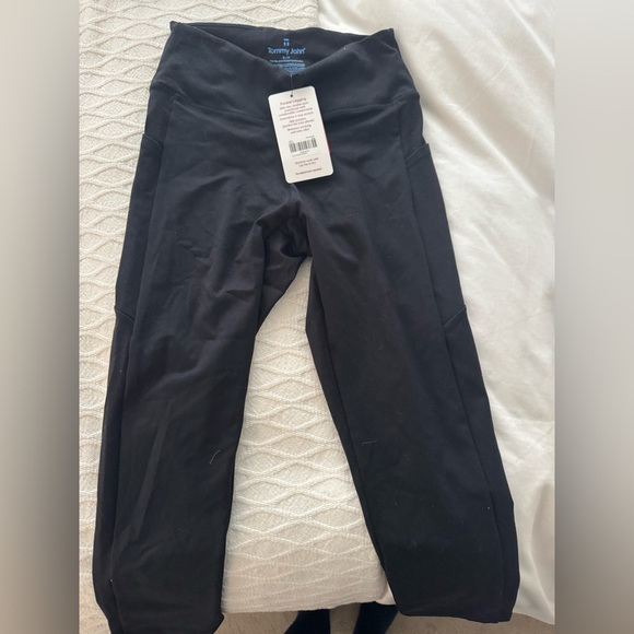 Woman’s Pocket Leggings - Picture 2 of 4